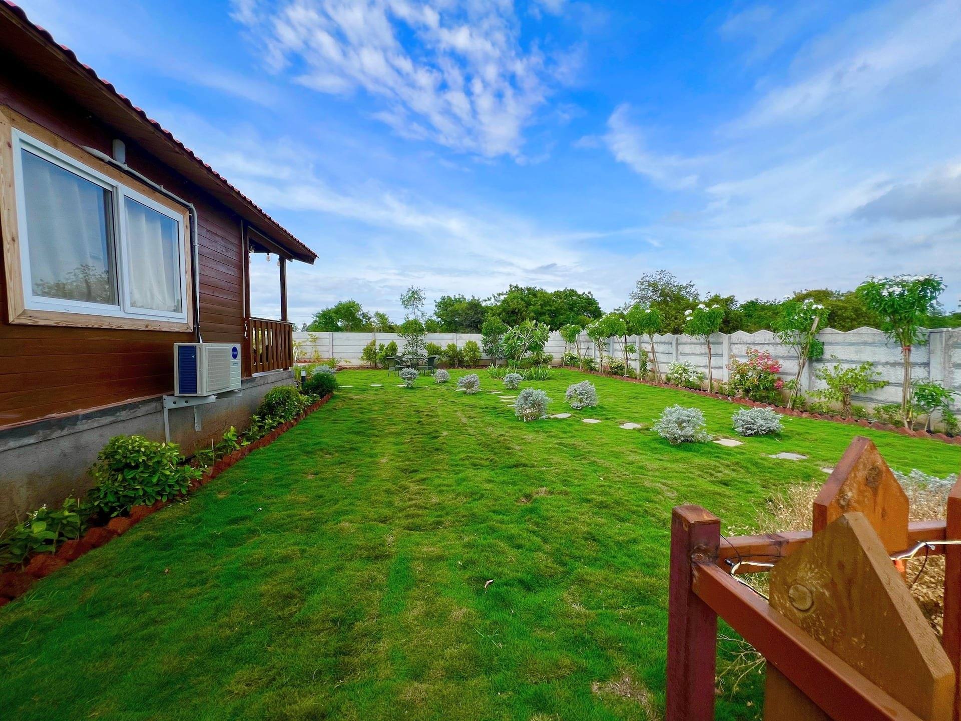 Stepping-stone lawn alongside the cottage